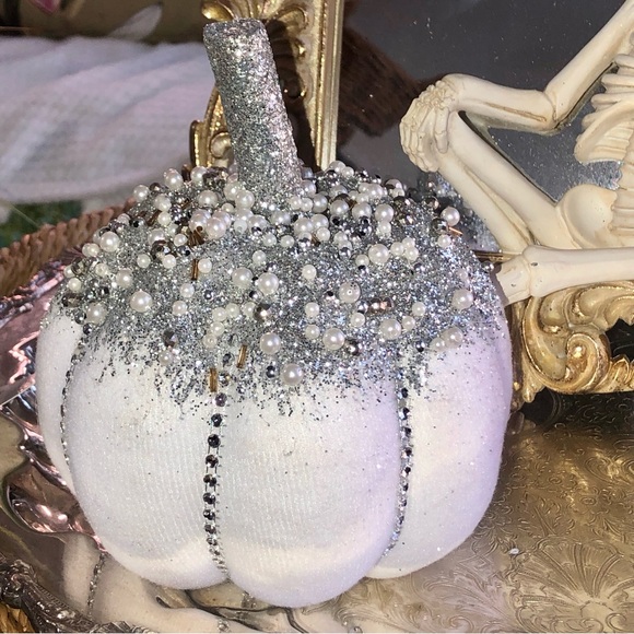 New! Sweet Petite Glitz & Glam White Pumpkin - Picture 4 of 7